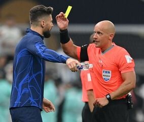 W杯決勝の主審、「メッシのゴール取り消し」を主張する仏メディアに反論！スマホで画像を見せて「エムバペがゴールを決めた時にフランスも…」