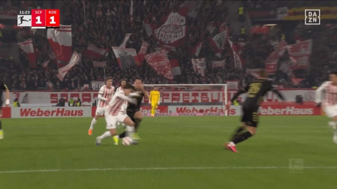 「香川真司みたい」「天才かよ」日本代表MFが“美しすぎるスルーパス”で同点弾アシスト！「まさに芸術」鈴木唯人に絶賛続々 5枚目