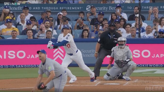 大谷翔平が塁上で「イチャイチャ」 笑顔の“再会”に反響続々「大谷大好きゲレーロ」「怒ってたけど大谷さん来てにこにこ」 5枚目