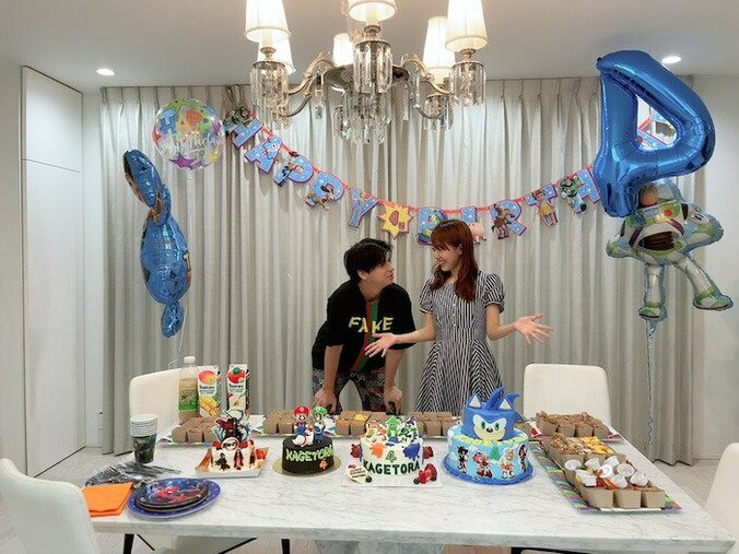 川崎希、息子の4歳の誕生日に用意した4つのケーキを公開「色々な味になってる」 1枚目