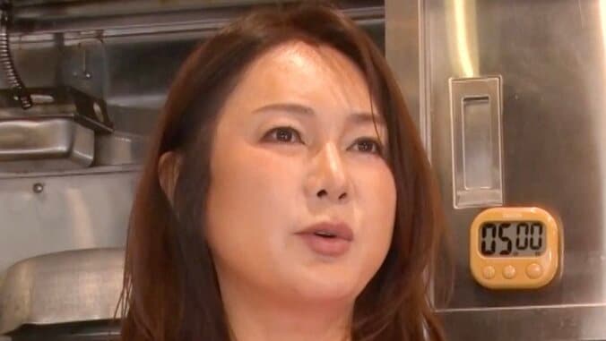 【写真・画像】「そんなに高いの！？」 はるな愛が自身の飲食店に導入した“秘密兵器”にこじるり驚愕　1枚目