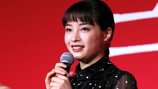 広瀬すず、子猫“あのちゃん”を家族として迎えたことを報告　キュートすぎる2ショットにファン「猫になりたい」 1枚目