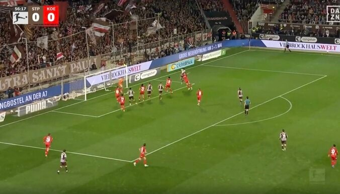 場内騒然！ 安藤智哉、ド迫力の“強烈ヘッド”「打点高すぎ！」驚異のジャンプ力→相手選手の上から叩きつける「完璧だった」  2枚目