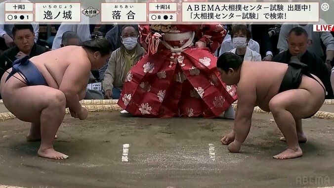 19歳・落合、幕内優勝経験者の逸ノ城に大善戦 分厚い壁に跳ね返されるも館内大拍手「頑張った！」 1枚目