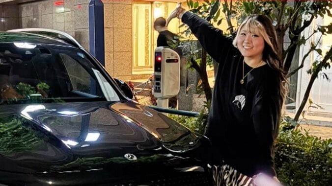 【写真・画像】ぱーてぃーちゃん信子、生放送のハプニングに“神対応” 胸元あらわな衣装姿でスタジオ盛り上げ反響「セクシー」「カッコいい」　1枚目