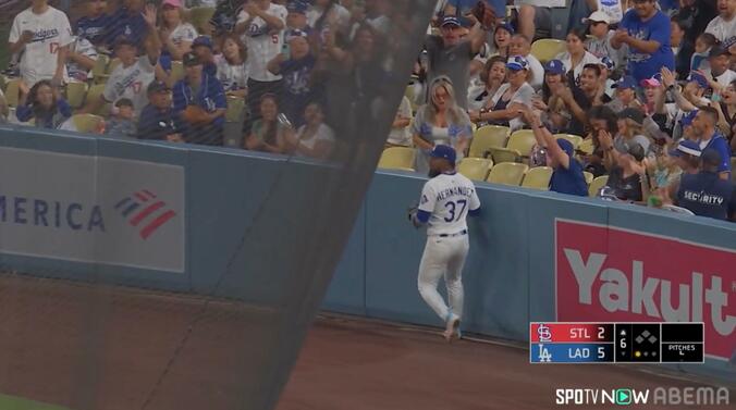 【写真・画像】ドジャース戦中継で映った微笑ましい光景 急接近したテオファンがテンションMAXに