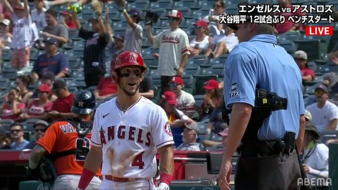 大谷翔平の同僚イケメン選手も「Why？」どう見ても自打球の当たりが内野ゴロ判定に呆然 ファンからも「暑いからボーっとなる審判」「はよ帰りたいんだろ」と呆れる声 1枚目