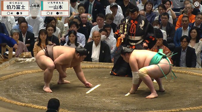 オレンジの女性の後ろに立浪部屋の女将である舞美さん
