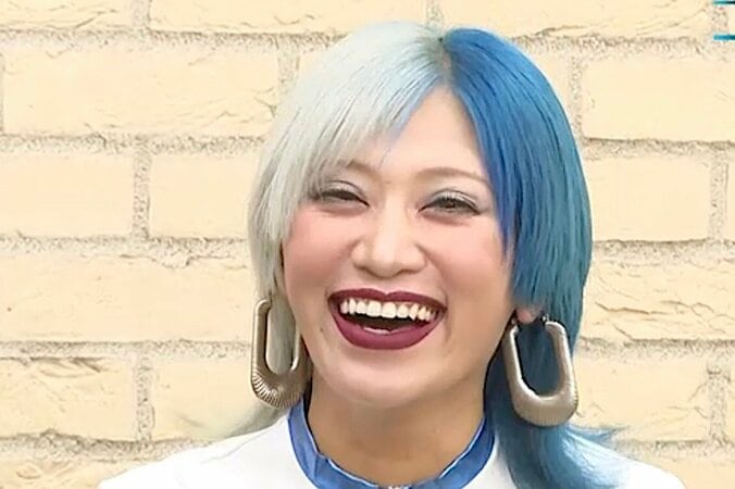 【写真・画像】現役RQ「ずっと着てみたかった」 “映える”最新レーシングスーツ着用で激変した姿に反響「女性用あるんだ」「めちゃカラフル」　1枚目
