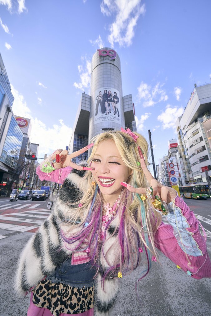 “ギャル芸人”エルフ荒川、初フォトエッセイが6月18日発売 アゲーな半生＆奇跡の美ギャルショット解禁 1枚目