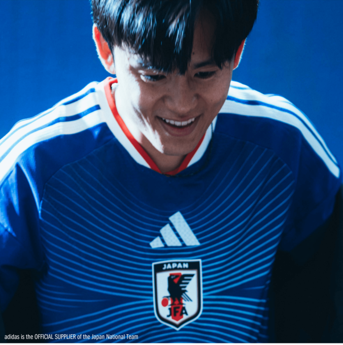 日本代表の新ホームユニホームを着る久保建英。©adidas is the official supplier of the Japan National Team