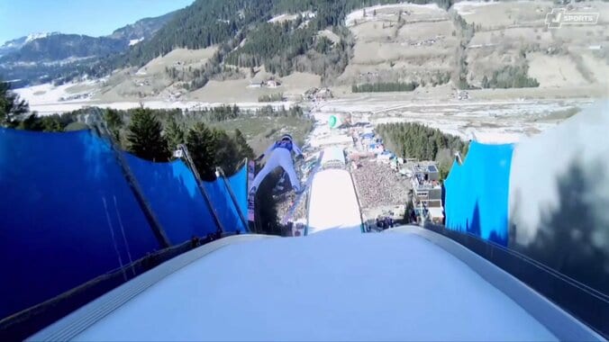 五輪日本代表の背後にドローン！ 200M超えジャンプを“追走”する圧巻光景 超接近も選手は「気にならない」意外な実情【ジャンプW杯】 2枚目