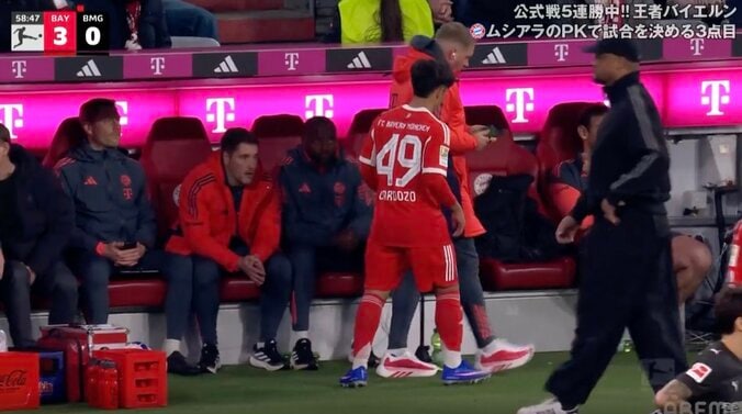 「子供ですよ！！」ファンが目を疑う“まさかの光景”「どんどん出てくるな」バイエルン、17歳の“新たな神童”がデビュー 4枚目