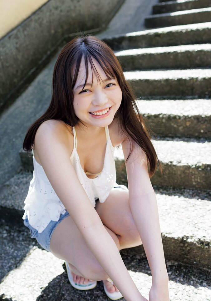 “制コレ22グランプリ”蓬莱舞 海辺の温泉付き別荘でまったり、ビキニ姿もあらわに 初登場の『旬撮GIRL Vol.24』から誌面カット 1枚目