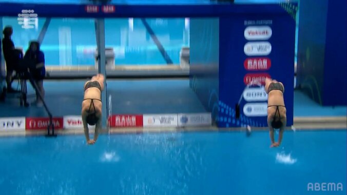さすが双子のシンクロ率！飛び出しから入水までぴったりの演技