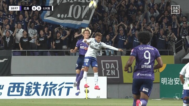 【映像】競り合い時に顔面肘打ち→イエローカード