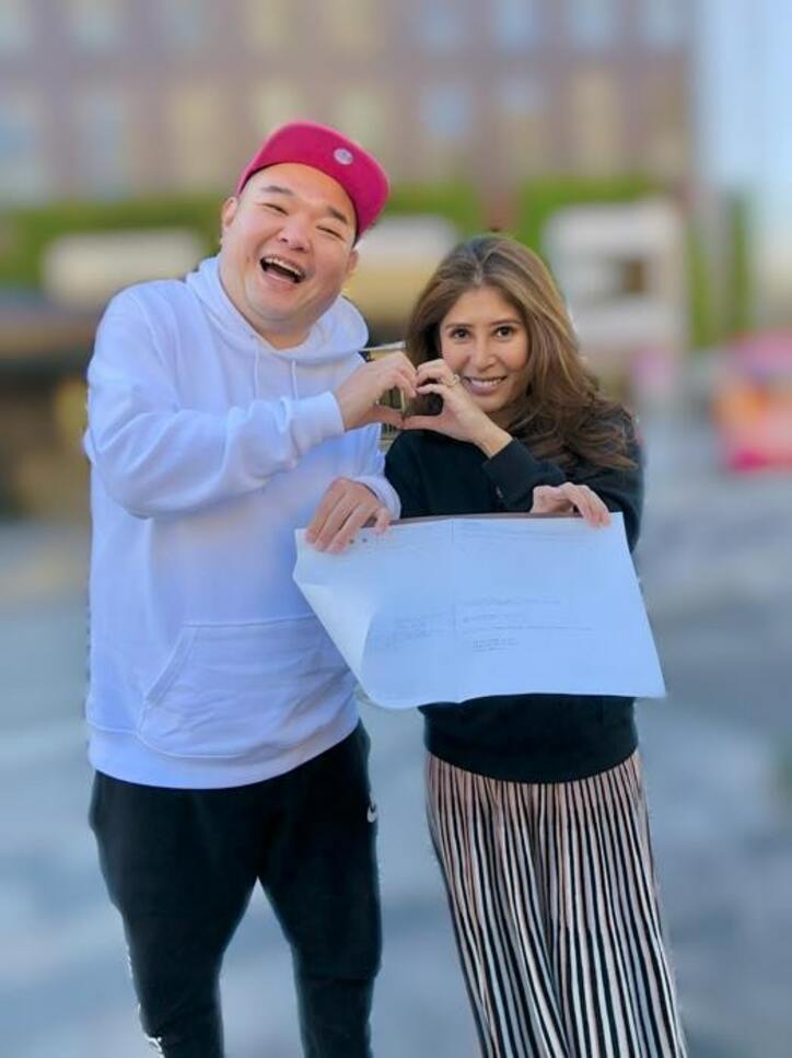  内山信二の妻、結婚記念日に夫と訪れた場所「ニクの日なので」 