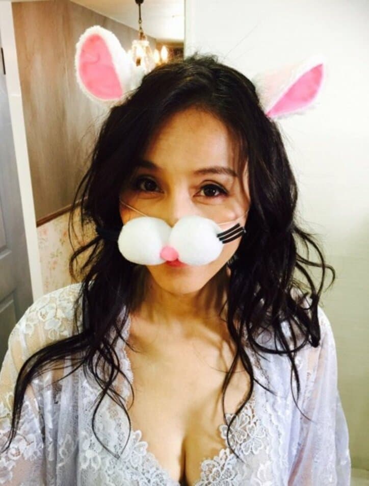 川崎麻世、猫耳つけた杉本彩のセクシードレス姿公開