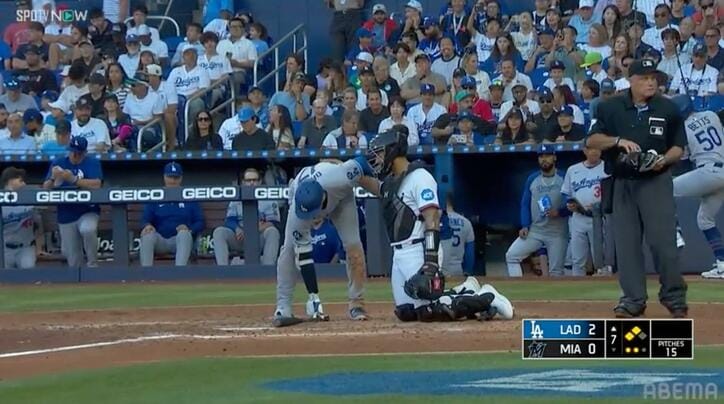【写真・画像】何してるの？大谷翔平への申告敬遠シーンが話題「イチャイチャ」「キャッチャーうける」相手捕手とのやり取りにファン注目