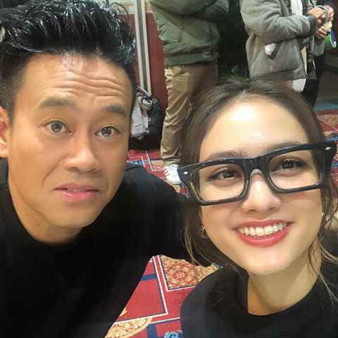 宮川大輔 眼鏡をかけた谷まりあとの2ショット公開 なんて可愛いんだ デレデレ感出てる の声 話題 Abema Times