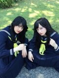 橋本環奈、乃木坂46･若月佑美とスケバンコンビ結成！　メンチ切ったヤンキー座りショット公開