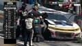 カーレースのピット作業で珍風景 マシンを電ノコでぶった斬る！？ まさかの光景にファン驚がく「大手術始まった」