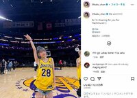 宮脇咲良、キュートな“肩出しユニフォーム”姿を披露 「本当に可愛すぎる」「似合いすぎ」と絶賛の声