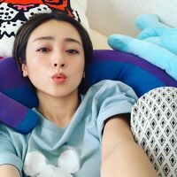 家事の合間に撮った“ダラダラモード”の安達祐実に「女神」「自慢のお母さん」の声