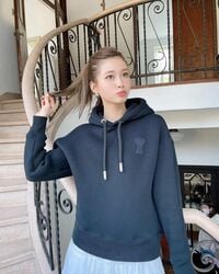 生見愛瑠の前髪アップ×ポニーテールの私服ショットをファン大絶賛！「似合いすぎ」「大優勝」