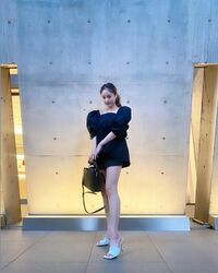 「スタイルいいし脚長」「最強すぎる」谷まりあの美脚露わなオフショットにファン絶賛