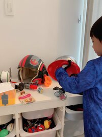 アレクサンダー『もう使わない オモチャを決めてます』