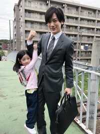 DAIGO、パパ感漂うビジネススーツ姿披露「髪も切って黒くしました!」