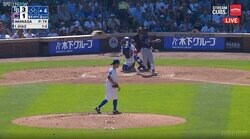 まさにお手上げ！ 今永昇太の“釣り球”を打者マン振り→バットに“かすっただけの”三振で愕然 立ち尽くしイラつく姿も