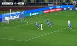 「それ止めるのエグい！」イタリア代表GKの“指先セーブ”が神すぎる！ ドンナルンマの衝撃的な反射神経にファン驚愕「ミラクルだ」「ヴィカーリオが控えとは贅沢」