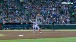 「あーもー！捕れてたのにー」吉田正尚の同僚野手、ファインプレー逃しぴょんぴょん飛び跳ねて悔しがる　ライナーをジャンプ一番グラブに当てるもキャッチならず