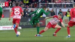 「ギャーッ！」スタジアムに響く断末魔の叫び “一発退場レベル”の強烈ローキックが直撃してKO　ヒザから崩れ落ちる危険シーンが物議を醸す