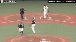 鷹・甲斐、投手の横を走り抜けてどこまで行く？ 五十嵐亮太氏「勢い余ってという感じではなかった」