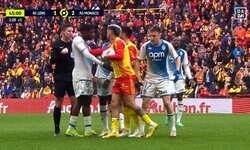 もはやブレイキングダウン？「警告だろ！」「お前は黙ってろ！」南野拓実が大活躍試合で乱闘寸前の緊迫シーン…「エキサイトしてきた」「落ち着くんだ」などファン反応