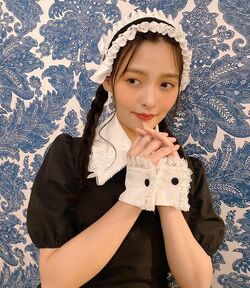 上坂すみれ、「アダムス・ファミリー」風のメイド姿＆でこ出しショットに歓喜の声「凄く素敵」「オデコかわいい～」