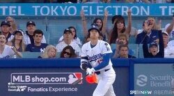 「ジャッジが打ったすぐ後に！」大谷翔平の衝撃21号弾で本拠地「まるでワールドシリーズのよう」観客、次打席まで“座らず”異様ムード