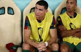 「狂ってるよ」「やり過ぎだ」スタメンよりもベンチのC・ロナウドを写そうとカメラマンが押し寄せる衝撃の光景「一体何人いるんだ？」