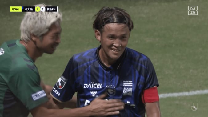 驚愕！ 天才・宇佐美貴史、“ありえない”直接FKスーパーゴール「なにこれ！？」「ボール一個分あるかないか…」予想外のコースを射抜いた瞬間 5枚目