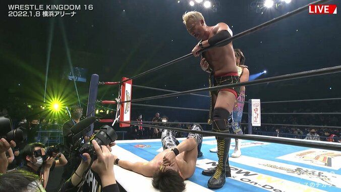 「貫禄のオカダ、涙の清宮」を見守った武藤と棚橋 カメラが捉えた驚きの2ショットが「いい画だ」と話題に 2枚目