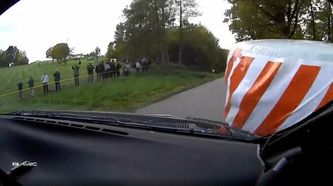 世界ラリー、GRヤリスが“体当たり走法”→障害物を動かして5秒ペナも「小さな瞬間」 トヨタ36歳“動じない”猛アタックが話題 2枚目