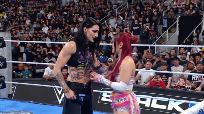 イヨを心配するリア