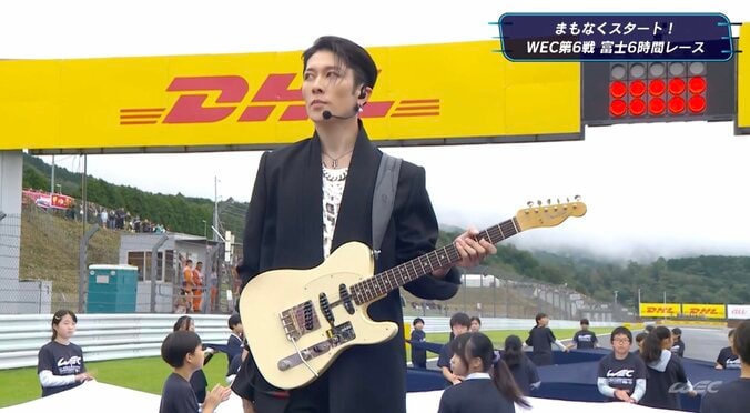 「まさか国歌演奏するとは」大物ギタリスト、“異色の生演奏”に反響 サーキットに轟くロックサウンドに驚きの声 4枚目