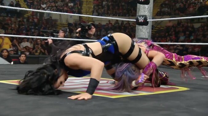 【映像】女子レスラー、美尻で“餅つき”妙技に悶絶