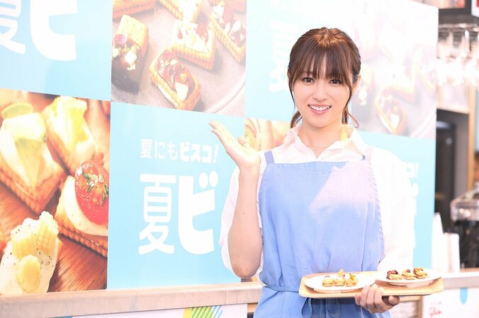 「一員になれて嬉しい」深田恭子、カフェ店員を体験 4枚目