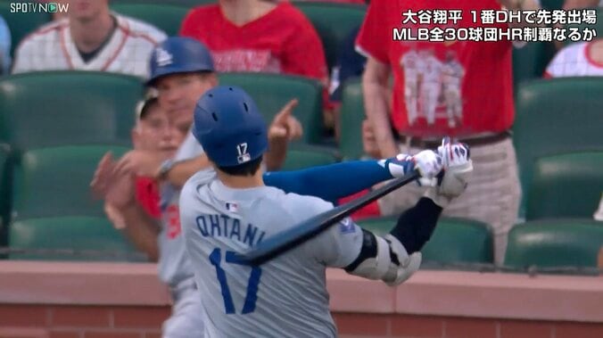 【写真・画像】大谷翔平の豪快すぎる素振りに「あぶなw」コーチも驚愕　試合前にカメラが捉えた思わぬハプニング　1枚目