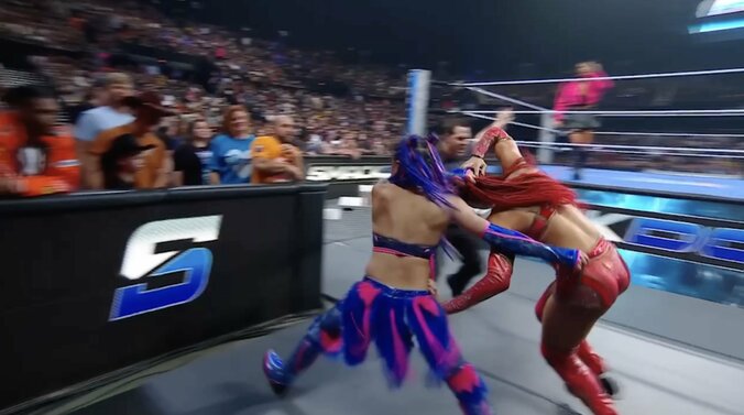 ジュリアがB・ファブに理不尽“制裁”